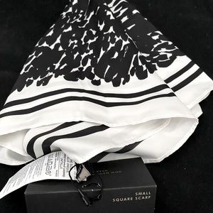 ♥️ NWT BANANA REPUBLIC  WITH BLACK AND WHITE DESIGN STILL WITH TAGS .